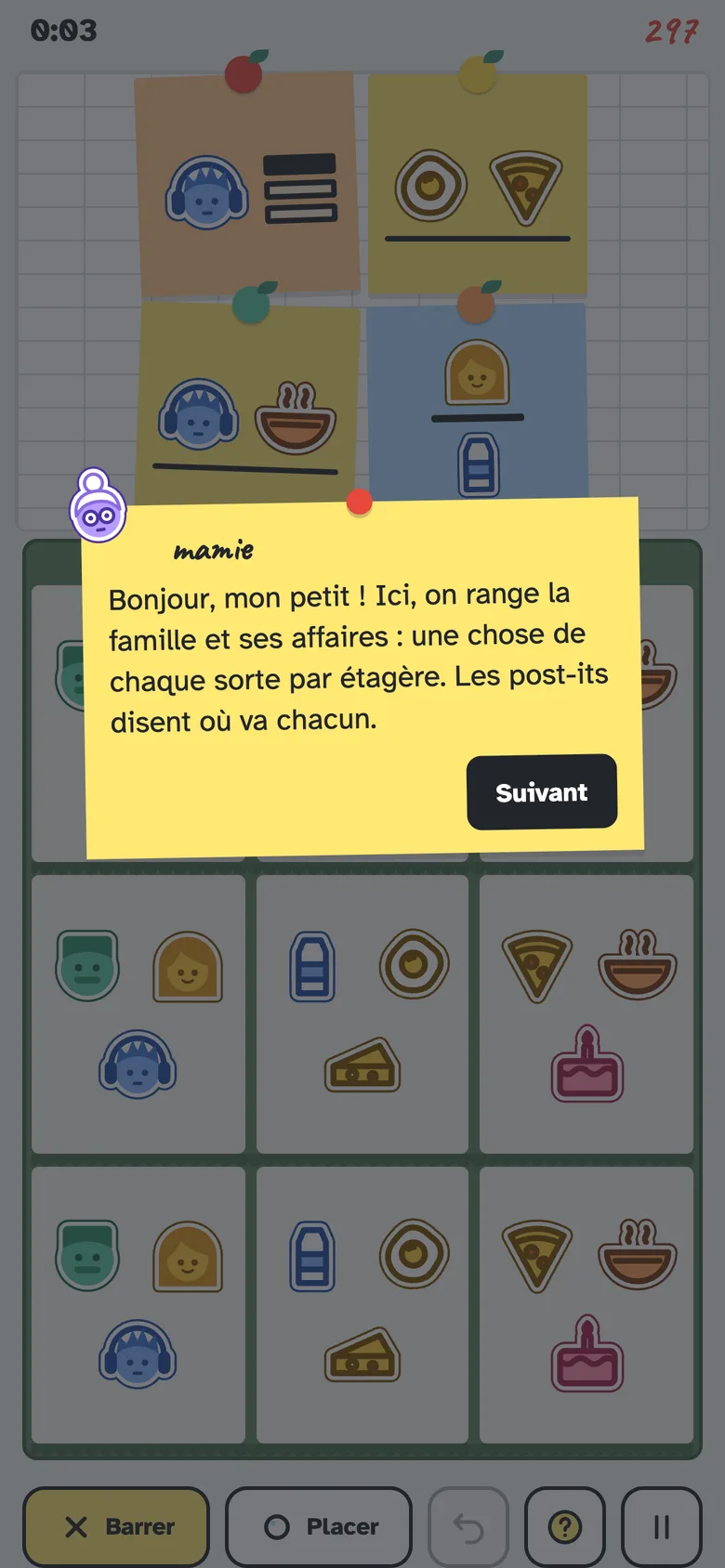 Mamie présente le jeu sur un post-it, au-dessus de la grille.